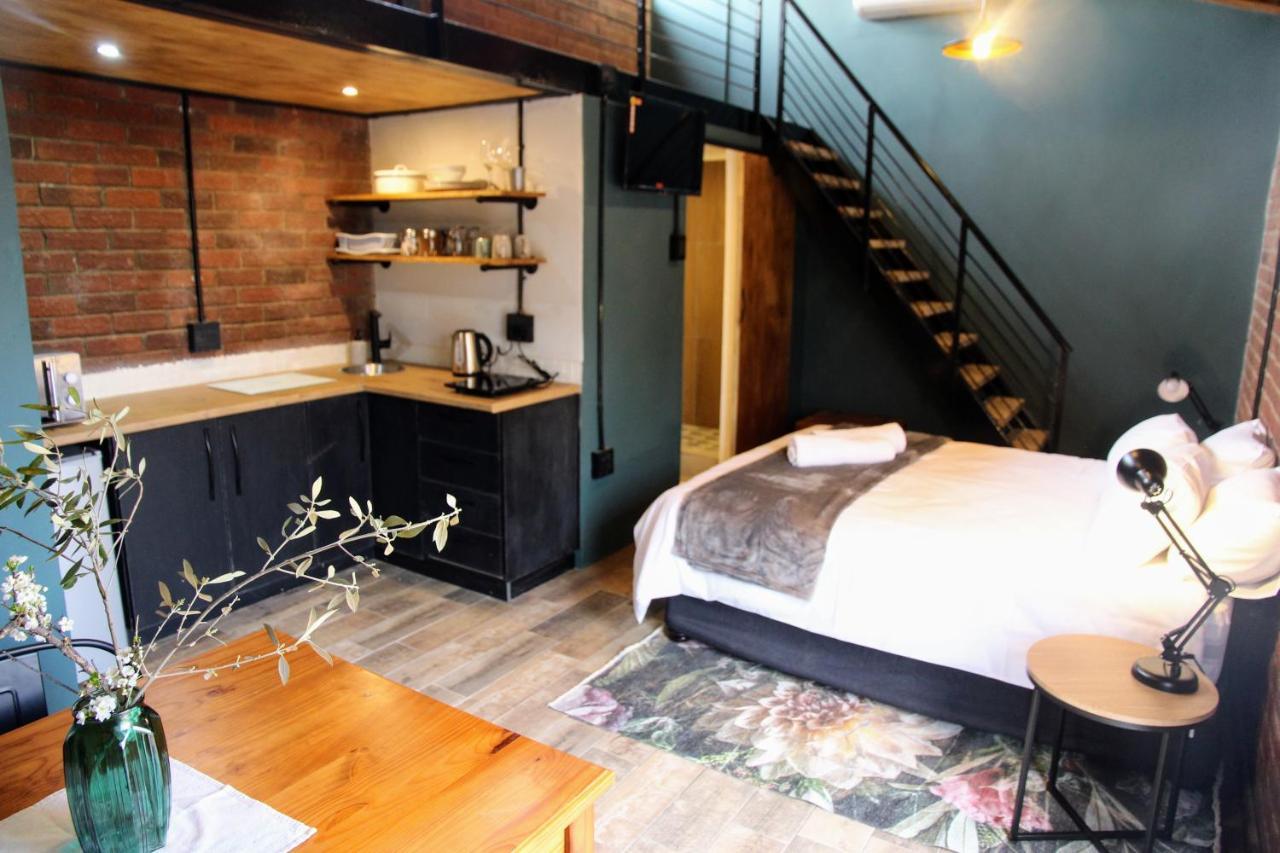 Hotel Nini'S Guest Units Bloemfontein Exterior foto