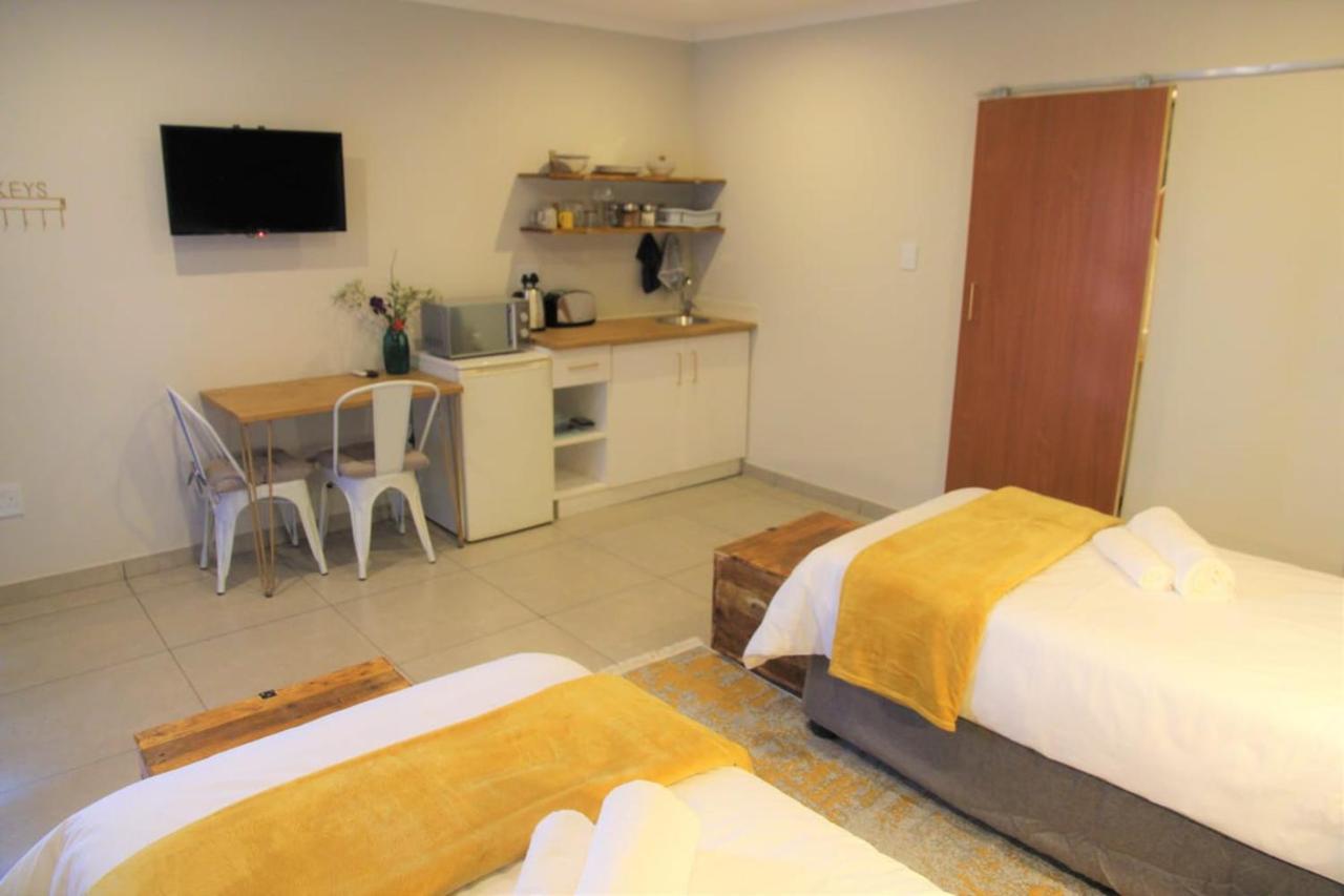 Hotel Nini'S Guest Units Bloemfontein Exterior foto